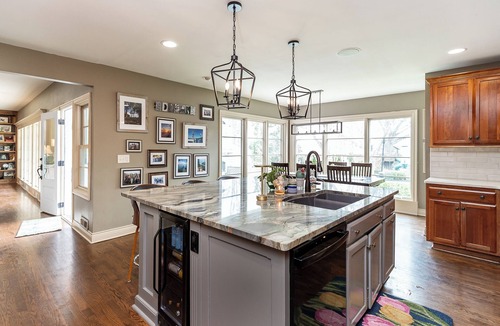Lea Manor House | Spacious 6-bedroom house mins from WC Venues with putting green and gym