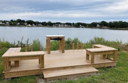 Weymouth House | Spacious 6-bedroom waterfront house. Great for groups- close to town & trains.