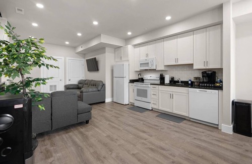 Kingman Park Hotel | Spacious 6BedroomHome+GarageParking+H StCorridorDC