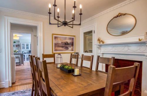 Dover House | Spacious 6BR close to Portsmouth beaches and UNH