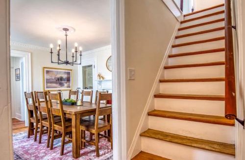 Dover House | Spacious 6BR close to Portsmouth beaches and UNH