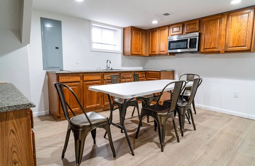 Bluemont House | Spacious 7-bedroom, 5 Full bathroom house. Walkers Paradise No car required!