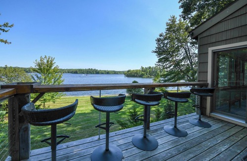 Raymond House | Spacious 7-Bedroom Lakeside Retreat on Little Sebago Lake