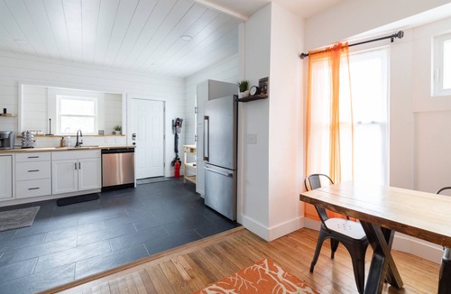 Cleveland House | Spacious 8 BR Near CWRU, Cleveland Clinic, & UH!