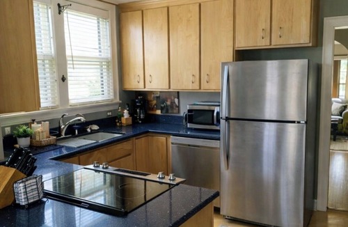 Cleveland House | Spacious and comfortable! A charming gem, located on Victory Memorial Parkway.