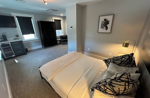 Newport Hotel | Spacious and modern 1 Bed/1 Bath/Dog friendly with parking on Historic Pelham St.