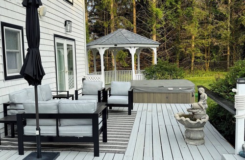 Cutchogue House | Spacious and Renovated Summer Home with w/Pool & Hot tub