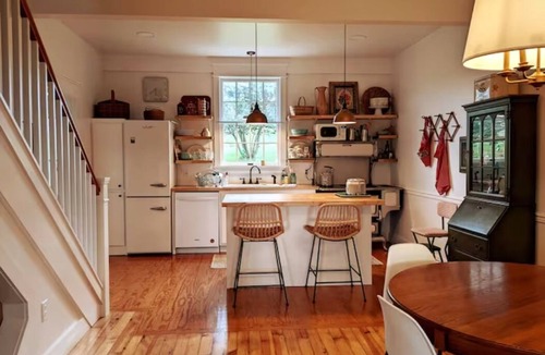 Singers Glen House | Spacious bungalow with rural views & vintage charm