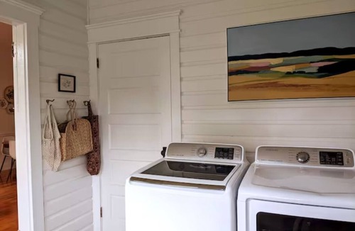 Singers Glen House | Spacious bungalow with rural views & vintage charm