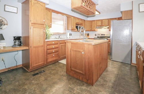 Eddyville Cabin | Spacious Cabin on Lake Barkley