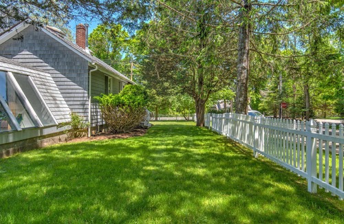 Amagansett North House | Spacious & Charming 5-Bedroom House, Minutes Away from Village and Beach