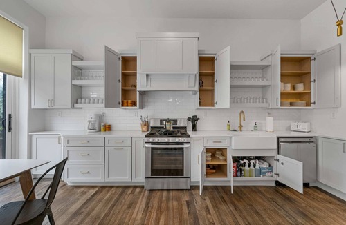 Central West End House | Spacious Charming Home ABODEbucks