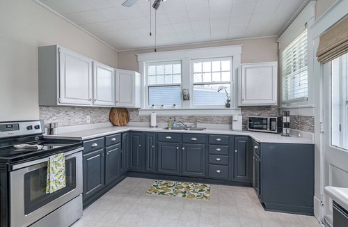 New Albany House | Spacious Craftsman Getaway – Minutes from Louisville & the Bourbon Trail!