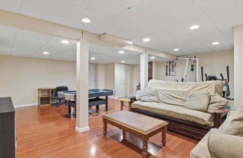 Parole House | Spacious Edgewater Home Deck & Sleeps 10