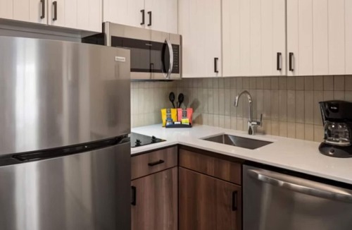 West Bloomington Hotel | Spacious Extended Stay in Bloomington with Breakfast – Great for Families