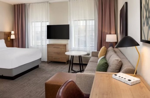 West Bloomington Hotel | Spacious Extended Stay in Bloomington with Breakfast – Great for Families