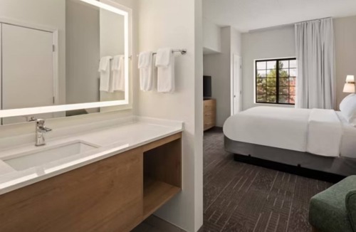 West Bloomington Hotel | Spacious Extended Stay in Bloomington with Breakfast – Great for Families