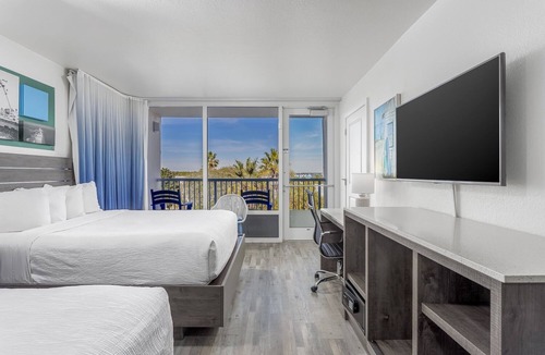 Fort Walton Beach Hotel | Spacious Family Retreat with Pools Near Waterfront Fun | 4 Units