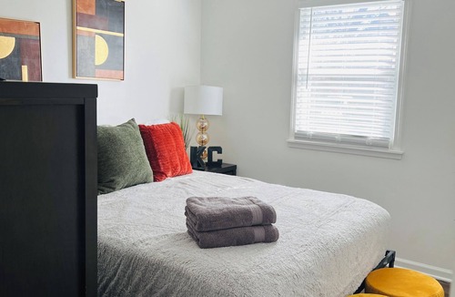 Olathe House | Spacious- Family-Friendly- Gym- King Bed- Fenced Yard