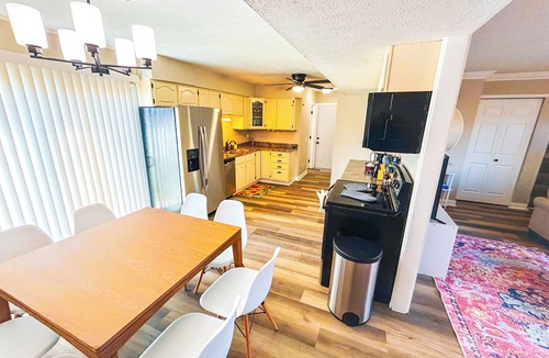 Galloway House | Spacious Family Home - 20 Min To Downtown Columbus. 2 Car Garage & Yard!