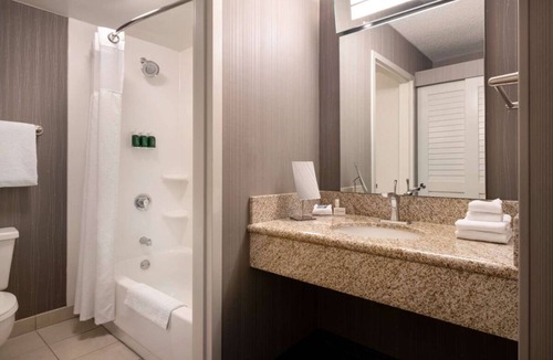 Camarillo Hotel | Spacious Good-Value Accommodation! 4 Relaxing Units, Near Pleasant Valley Fields
