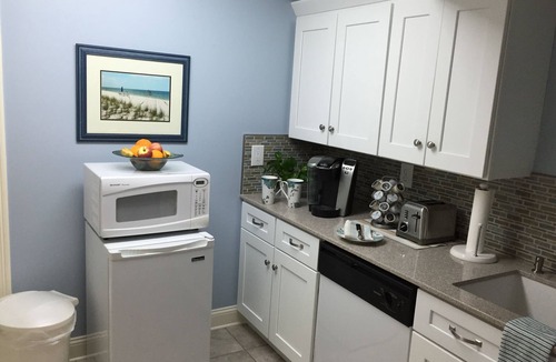 Bloomfield Apartment | Spacious Guest Apartment in the quiet suburbs of Hartford