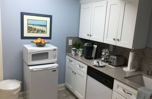 Bloomfield Apartment | Spacious Guest Apartment in the quiet suburbs of Hartford