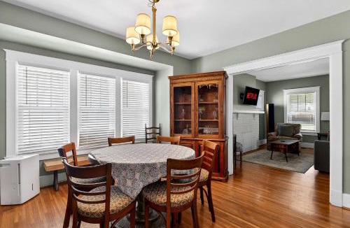 Beechmont House | Spacious home with backyard near Churchill Downs