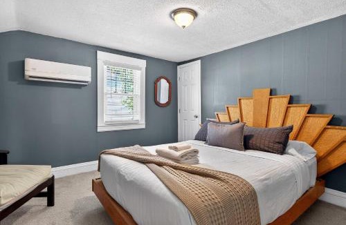 Beechmont House | Spacious home with backyard near Churchill Downs