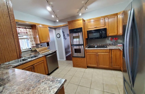 Kingston House | Spacious home with Billiard Poker Ping Pong tables,Hot Tub & More on Lake Texoma