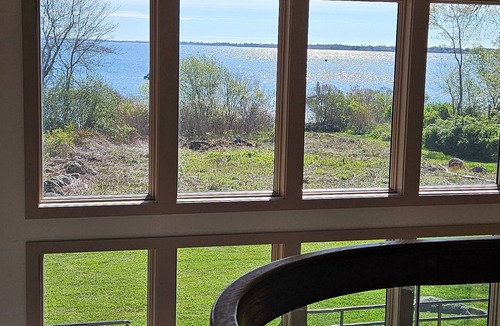Charlestown House | Spacious house on saltwater pond in Charlestown,RI.