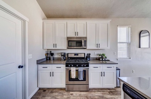 Utah County House | Spacious House w/3 Car Garage near Golf Course
