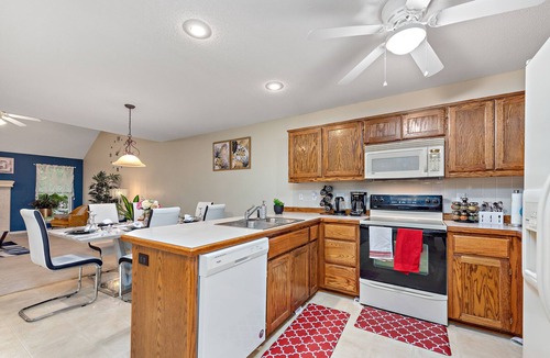 Gladstone House | Spacious Kansas City Townhome with 2 Living Rooms Near Downtown Stadiums and MCI