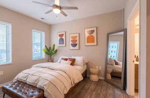 Gladstone Apartment | Spacious Kansas City Midtown 2BR/2BA