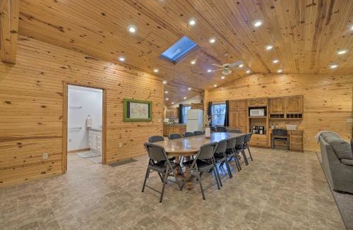 Partridge House | Spacious Kansas Retreat: On-Site Disc Golf!