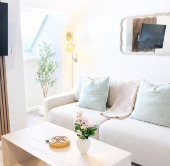 Mill River Apartment | Spacious King 1BR by Wooster Square & Yale