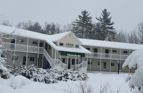 Dryden House | Spacious King Room with AC, WiFi in Peaceful Wilton