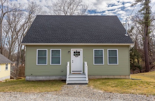 Colchester Cottage | Spacious Lake Hayward Cottage
