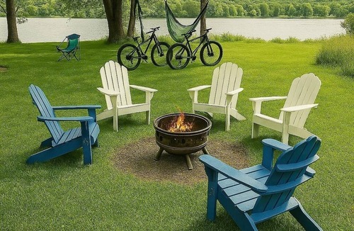 East Haddam House | Spacious Lakefront Home|Bikes|Hot Tub| Kayak|Group