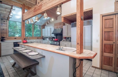 Harrison House | Spacious Lakeside Four-bedroom Home on pristine Crystal Lake in Harrison, Maine