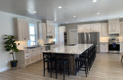 Sevier Cabin | Spacious lodge viewing the Big Rock Candy Mountain