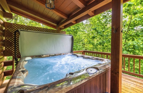 New Plymouth Cabin | Spacious Log Cabin with Hot Tub, Fire Pit, Large Decks & Wood Fireplace