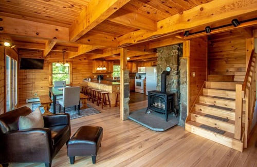 Brownfield House | Spacious Log Home Overlooking 40 White Mnt Peaks with Extreme Privacy: Host Weddings