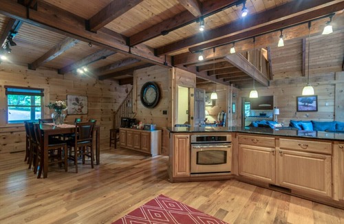 Millville Cabin | Spacious Log Villa 6700sf Hot tub-wine country-19ac