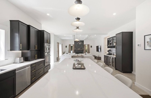 Sharon House | Spacious Luxury Farmhouse 7mi Stadium & Train | EV Charger, Firepit, Ping Pon.