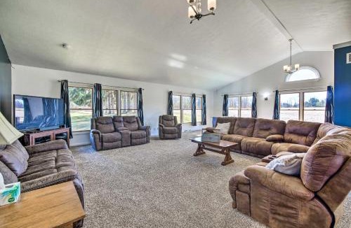 Massillon House | Spacious Massillon Log Cabin w/Fire Pit!