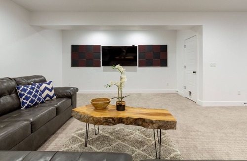 South Jordan House | Spacious Mountain View Basement Apt. w/heated pool and hottub