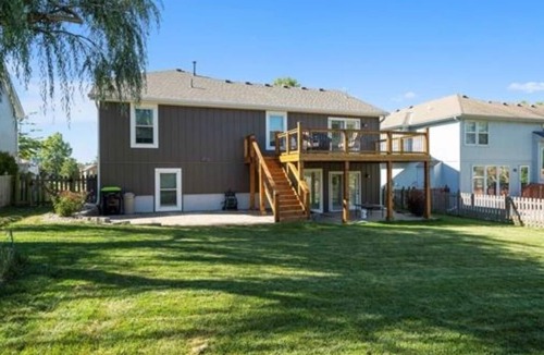Blue Springs House | Spacious+Near Lakes 15 mins from Stadium Sleeps 12