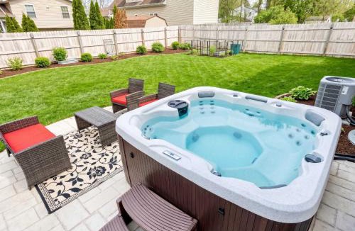 Northfield House | Spacious Northfield 4BR Escape near Cuyahoga Valley