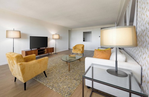 West End Apartment | Spacious One-Bedroom Apartment with Balcony in Wes
